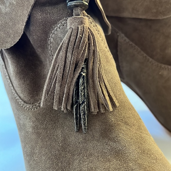 Sigerson Morrison NWOT Faro Suede Peep-Toe Tassel Boho Bootie Size 10 - Picture 3 of 11